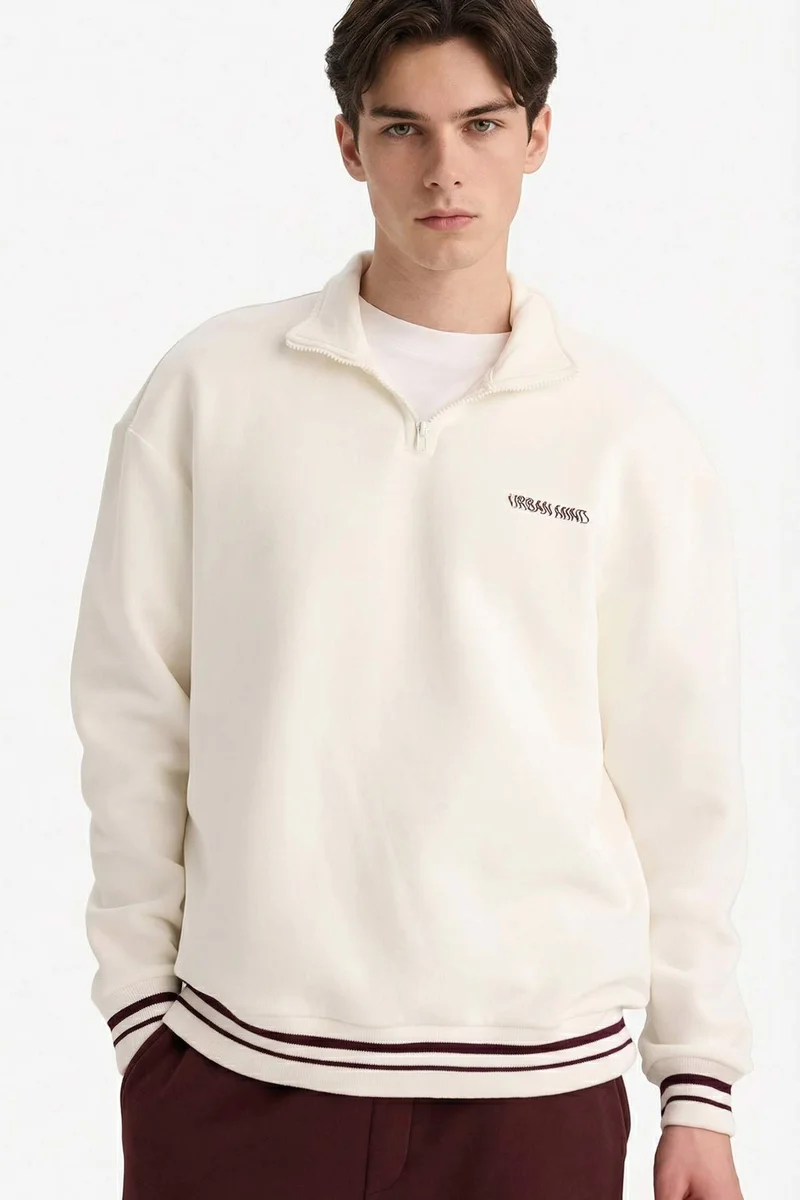 ديفاكتو Boxy Fit Stand Collar Slogan Printed Sweatshirt