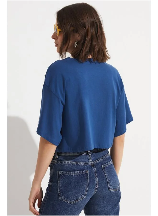 جون June Stone Detailed 100% Cotton Crop Tshirt Indigo