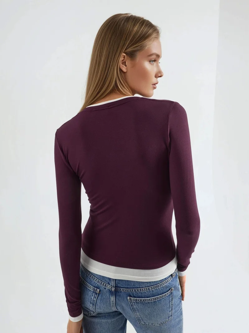 بوسيم بلوزة بأكمام طويلة ورباط متباين من بوزيم