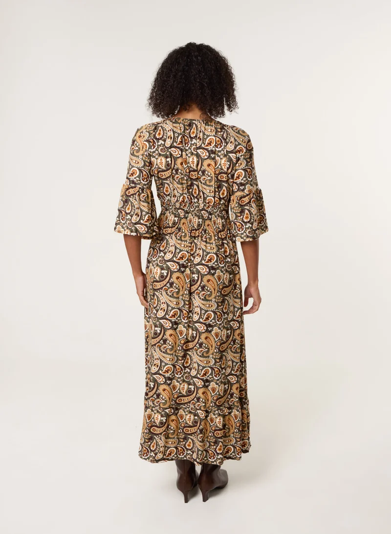 بلو فانيلا فستان ميدي بياقة على شكل حرف