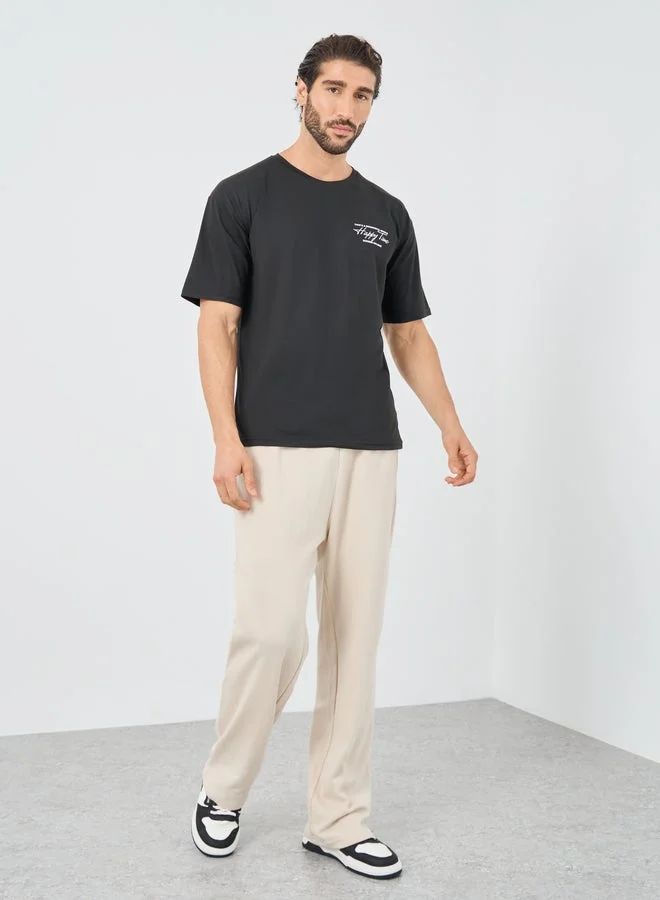 ستايلي تيشيرت ستايلي بطبعة شعار بياقة مستديرة مقاس كبير