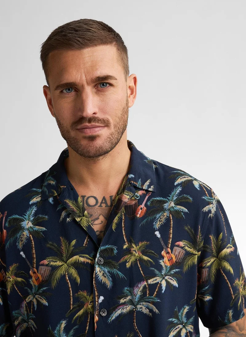 بترول اندستريز قميص رجالي قصير الأكمام بطبعة كاملة