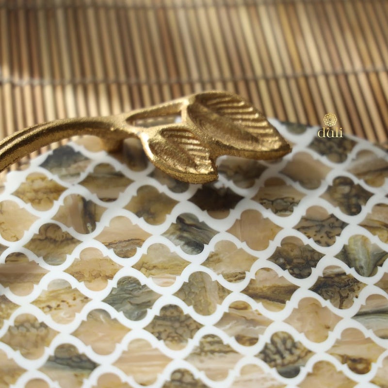 DULI طبق تقديم دائري متعدد الاستخدامات من DULI مع مقابض معدنية ذهبية | طبق تقديم للمنزل وطاولة الطعام، طبق تقديم لتقديم الفواكه (طبق دائري - بني)  - Image 4