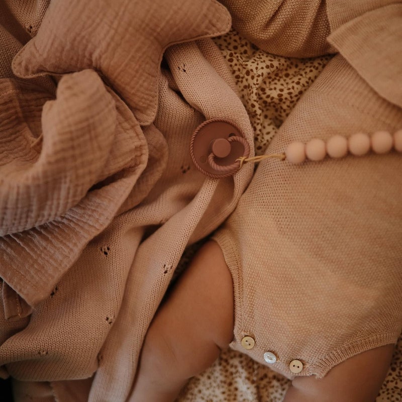 FRIGG لهاية FRIGG من المطاط الطبيعي على شكل حبل مصنوعة في الدنمارك خالية من BPA زيتون-ساج 06 أشهر - Image 3