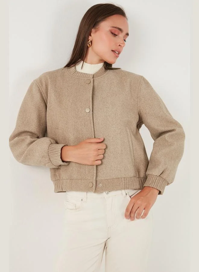 ليلا معطف قصير نسائي من الكشمير بياقة صفرية وأزرار كبس ليلى