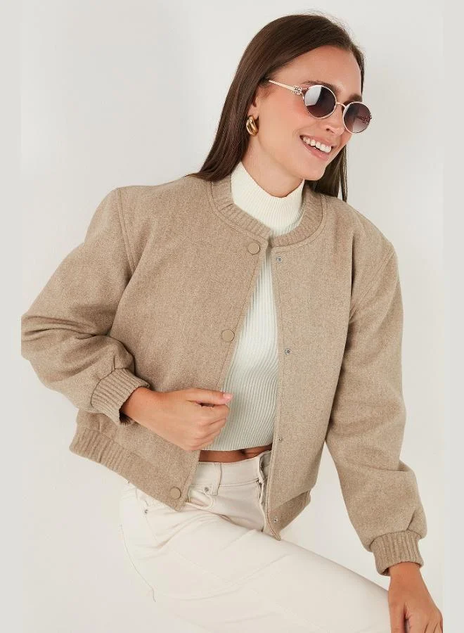 ليلا معطف قصير نسائي من الكشمير بياقة صفرية وأزرار كبس ليلى