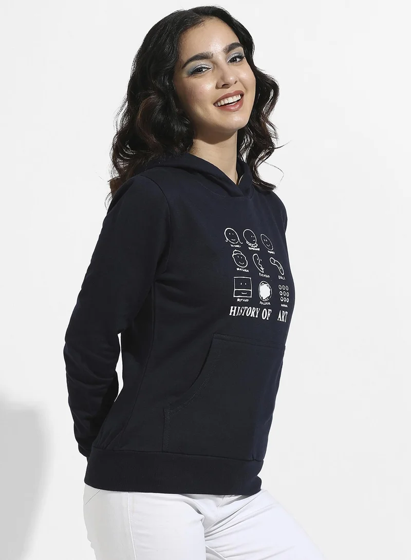 كامبوس سوترا هودي نسائي أزرق داكن مستوحى من تاريخ الفن بجيوب كنغر للاستخدام اليومي