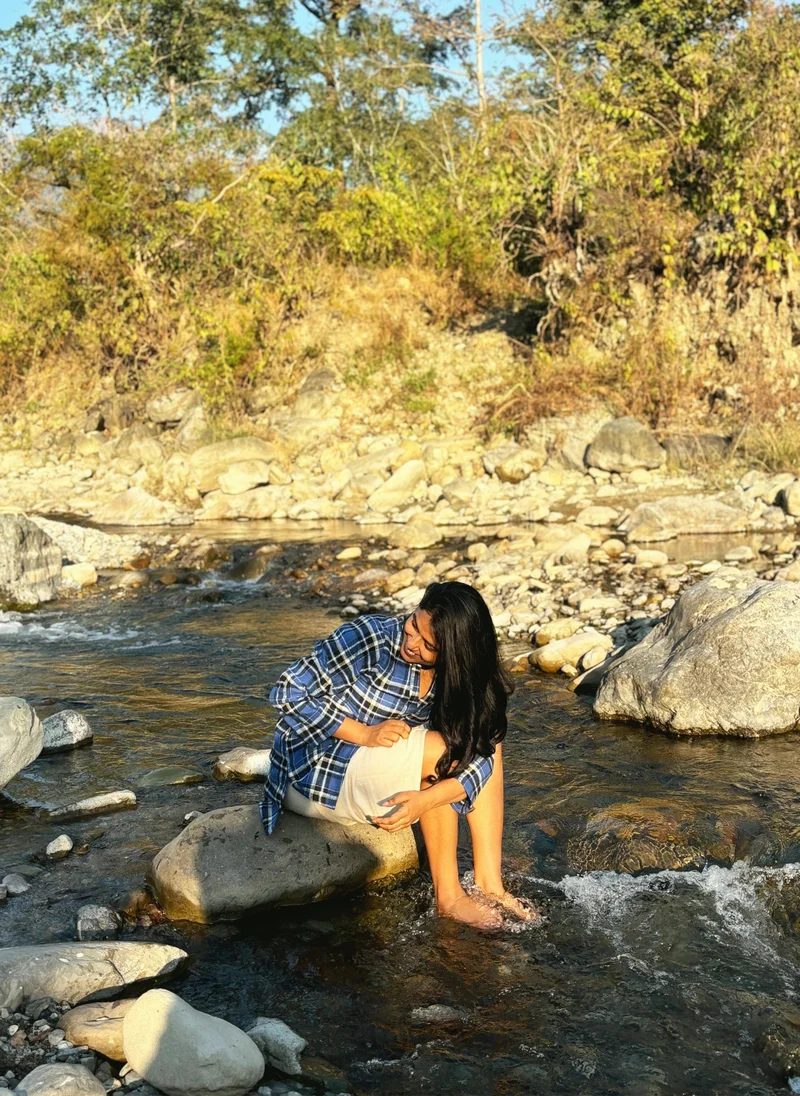 trueBrowns trueBrowns Blue Check Round V-Neck Woollen Top