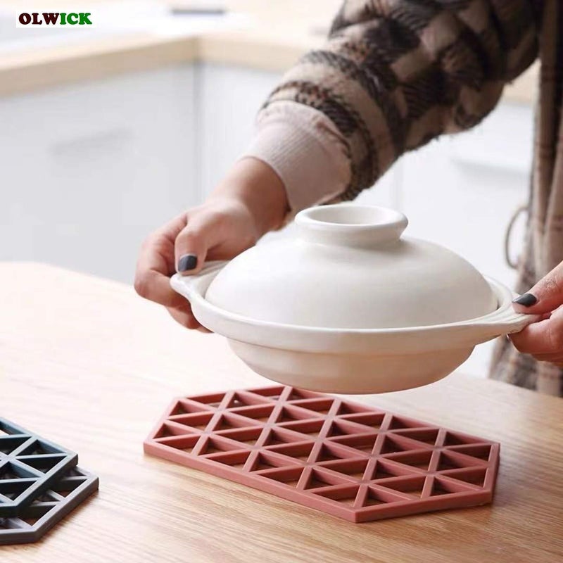 OLWICK 4 Pcs PVC Tea Coaster NonSlip Placemat High Temperature Insulation Pad Hollow Pot Mat Bowl with Antihot Plastic Placemat Random Color - Image 3