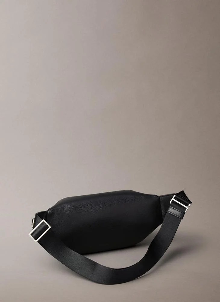 كالفن كلاين حقيبة خصر مرتفعة