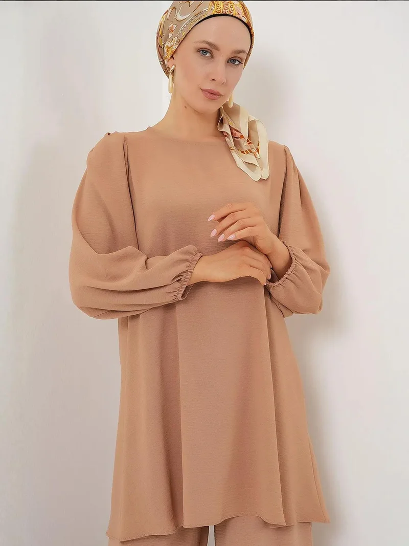 بيغ دارت طقم قطعتين بأكمام طويلة وياقة دائرية من  بنقوش بارزة