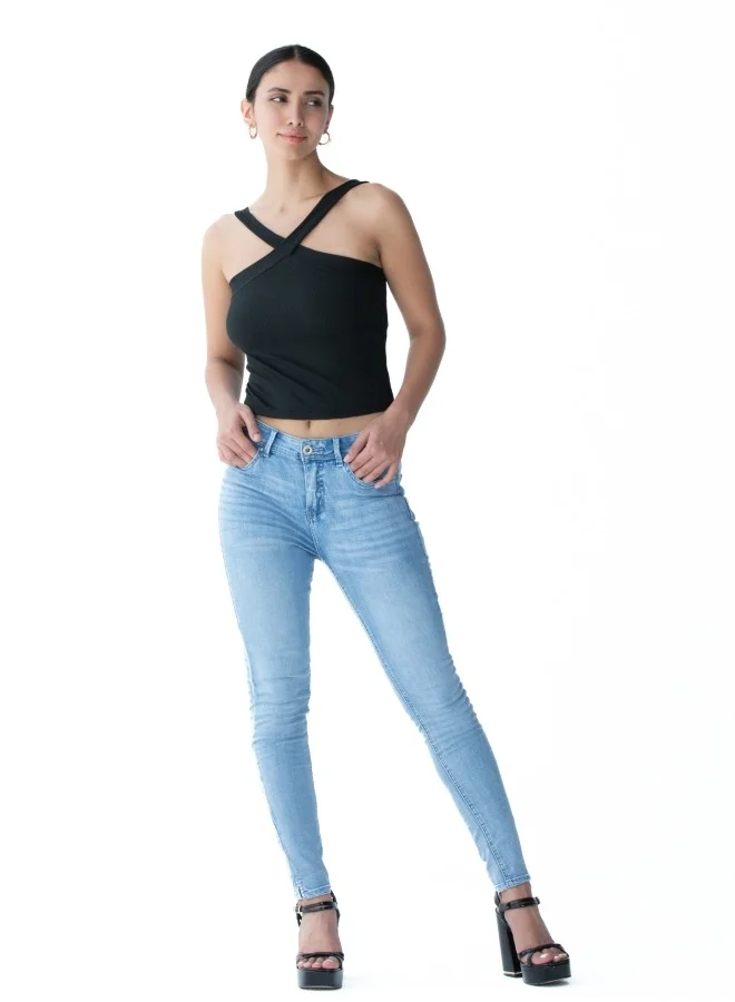 هايليز Classic black crop top with a stylish cross-back design, suitable for casual occasions.