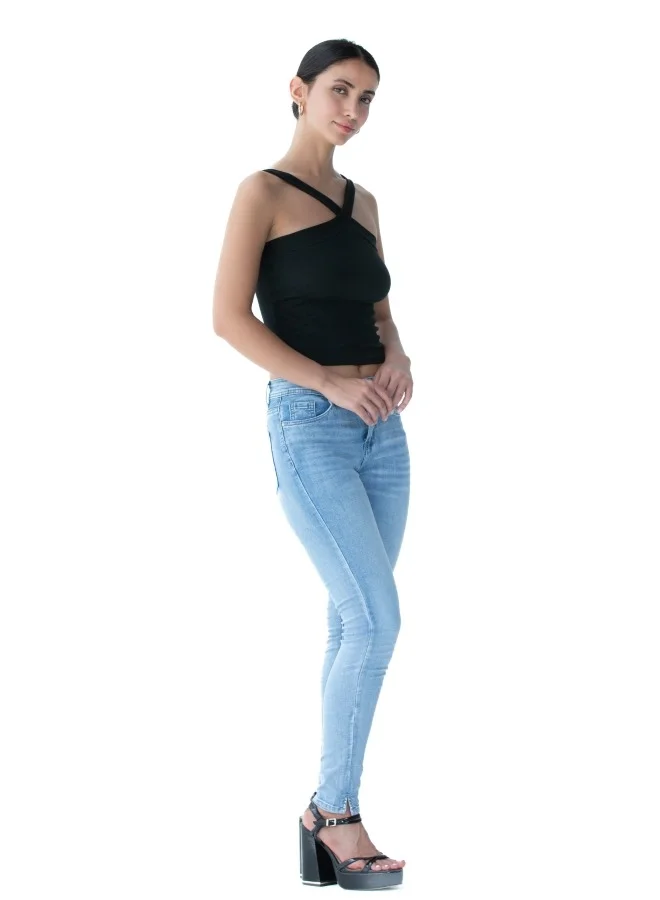 هايليز Classic black crop top with a stylish cross-back design, suitable for casual occasions.
