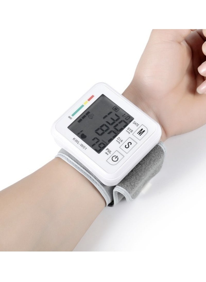 إلترازون مراقب ضغط الدم للرسغ | شاشة عرض رقمية LCD | وظيفة الصوت | جهاز مشبك الرسغ | مراقب نبضات القلب | يخزن حتى 99 قراءة - Image 2