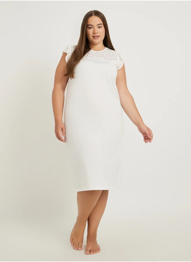 ستايلي Plus Size Schiffli Yoke Flat Pompom Detail Nightdress