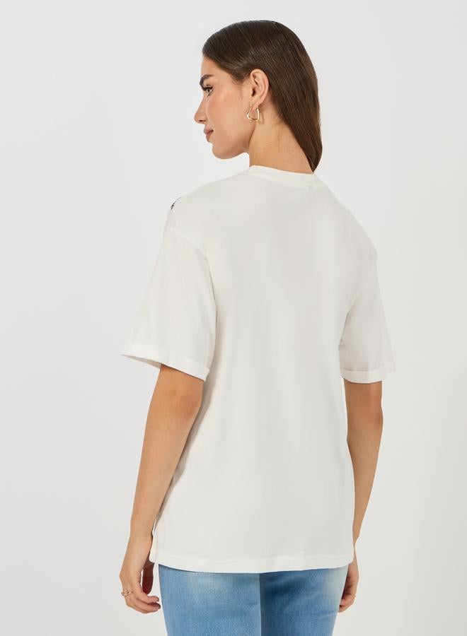 Styli Oversized Placement Embroidery Detail Cotton T-Shirt  - Image 5
