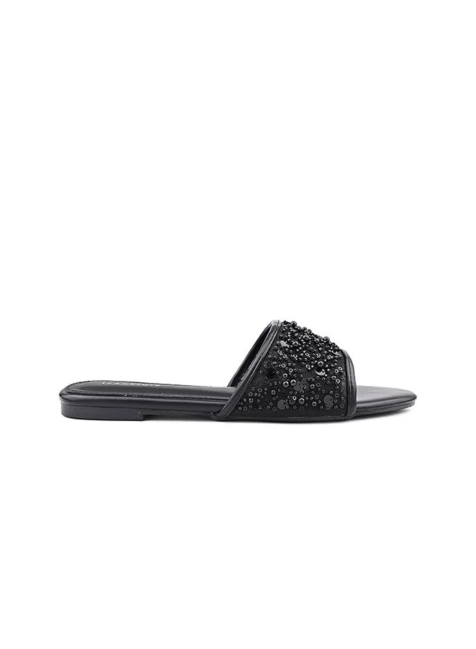 أيقون Stylish two-tone sandal with a soft upper.