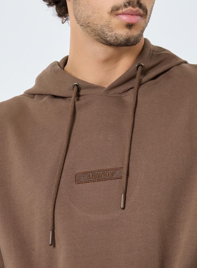 ستايلي هودي بني مطرز بقصة مريحة - Image 4