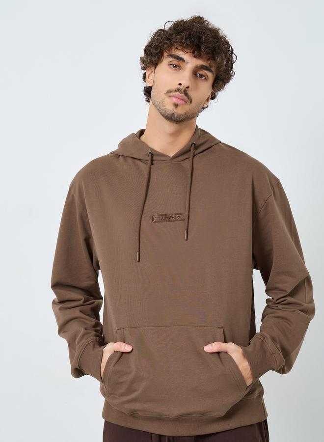 ستايلي هودي بني مطرز بقصة مريحة - Image 3