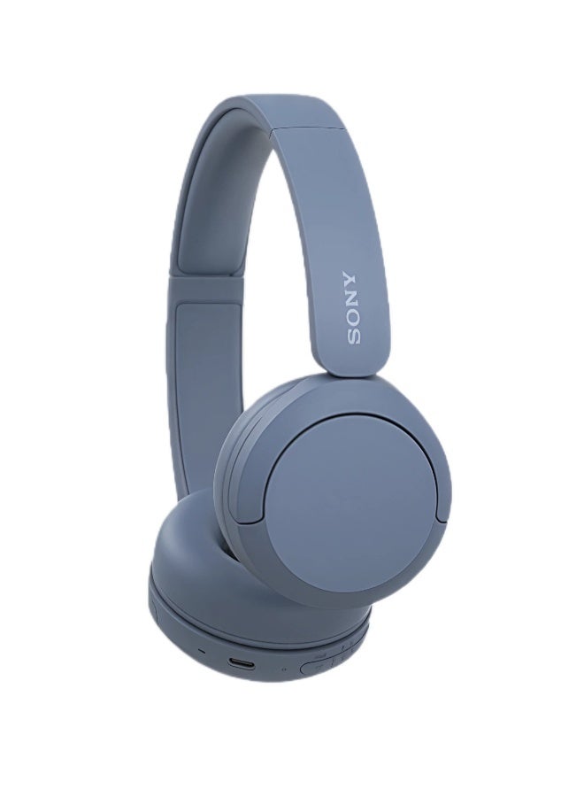 سوني سماعات رأس لاسلكية WH-CH520 بتقنية بلوتوث، توضع على الأذن، مزودة بميكروفون وبطارية تدوم حتى 50 ساعة مع شحن سريع لإجراء المكالمات الهاتفية، لون أزرق - Image 2