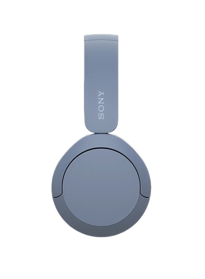 سوني سماعات رأس لاسلكية WH-CH520 بتقنية بلوتوث، توضع على الأذن، مزودة بميكروفون وبطارية تدوم حتى 50 ساعة مع شحن سريع لإجراء المكالمات الهاتفية، لون أزرق - Image 3