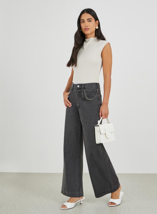 ستايلي جينز واسع الساق بخصر متوسط ​​مع تفاصيل حزام بسلسلة - Image 1