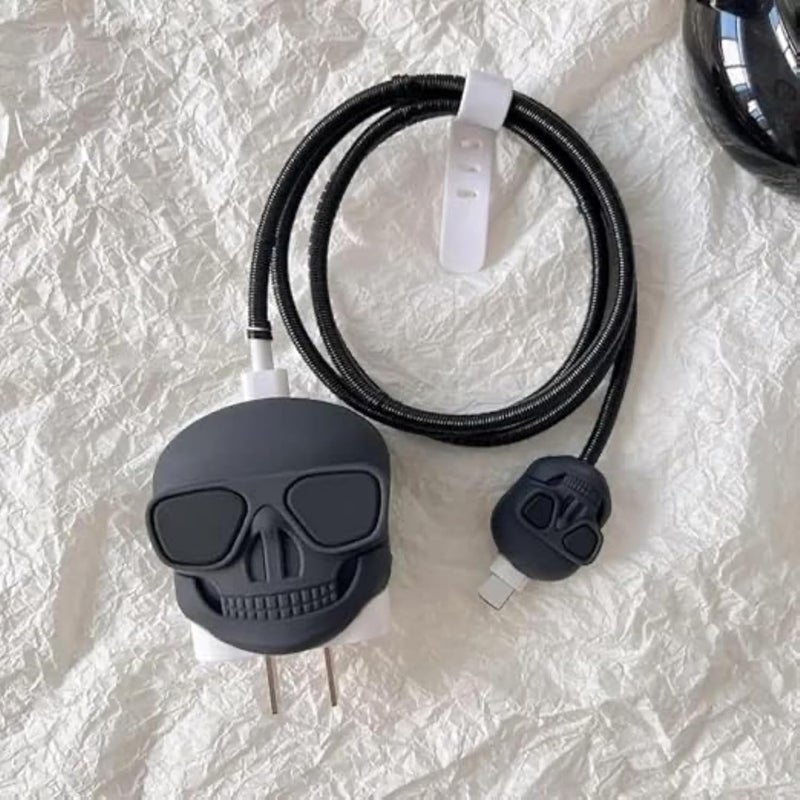 Like Star غطاء واقي 4 في 1 متوافق مع شاحن آبل 20 واط/18 واط USB-C وحافظة حماية وكابل موفر، غطاء شخصية كرتونية ثلاثية الأبعاد 360 درجة (أسود هالوين) - Image 1
