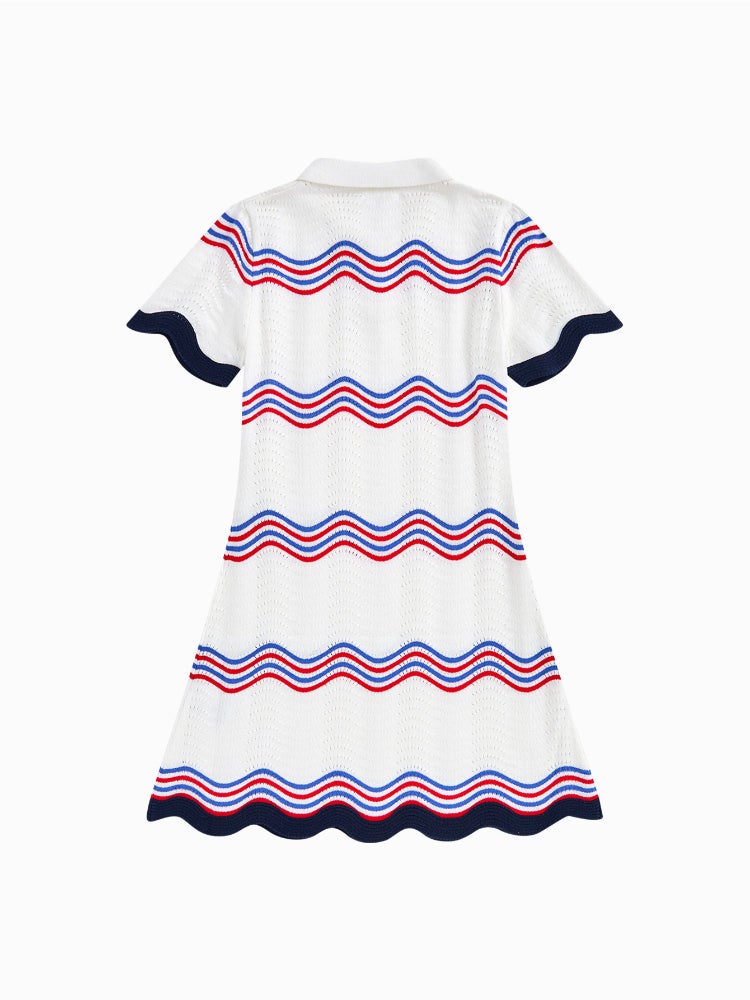 بالابالا فستان محبوك بأكمام قصيرة - خامة منقوشة مع تفاصيل خطوط ملونة وأزرار أمامية عند الرقبة للبنات - Image 2
