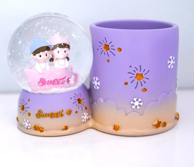 ام جي تويز Lover Themed Desktop Pen Holder and Snow Globe Illuminated Gift