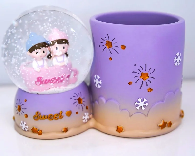 ام جي تويز Lover Themed Desktop Pen Holder and Snow Globe Illuminated Gift
