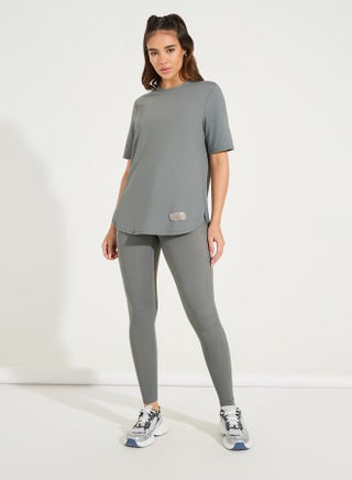 بلوزة رياضية بطبعة شعار واكتاف منخفضة - pzsku/ZB4013394D90D8AABAB38Z/45/_/1724411053/93d0fce9-bee7-477c-80c6-5092846cf7bf