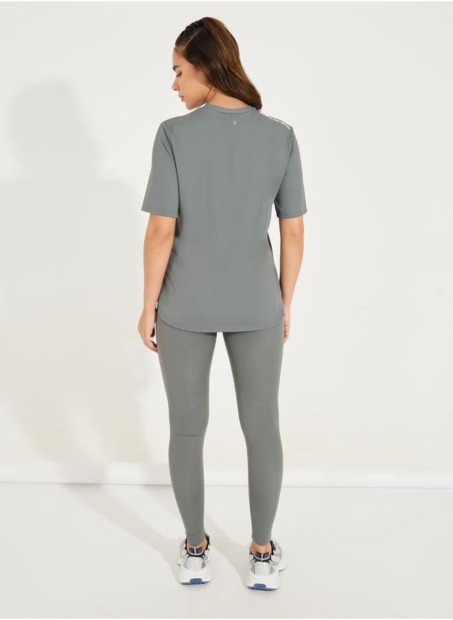 Styli Gymspire Edition - Tonal Label & Drop Shoulder Logo Detail Top  - Image 5