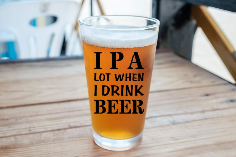 De La Mar IPA A Lot When I Drink Beer Funny Gift Glasses For Pint Lover- Glass Mug Mugs Gift Sayings Funny Birthday Christmas Holiday Present For Dad Mom Grandpa Grandma Best Novelty Beer Stein Gag Gifts Lovers - Image 4