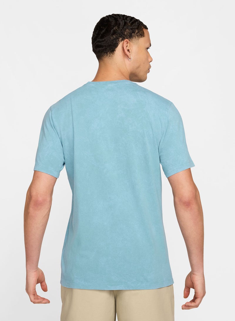 Nike Nsw Club Seasonal T-Shirt - Image 2