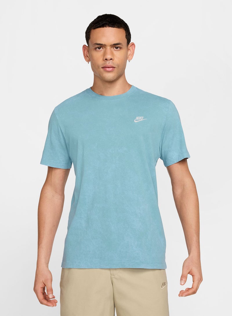 Nike Nsw Club Seasonal T-Shirt - Image 1