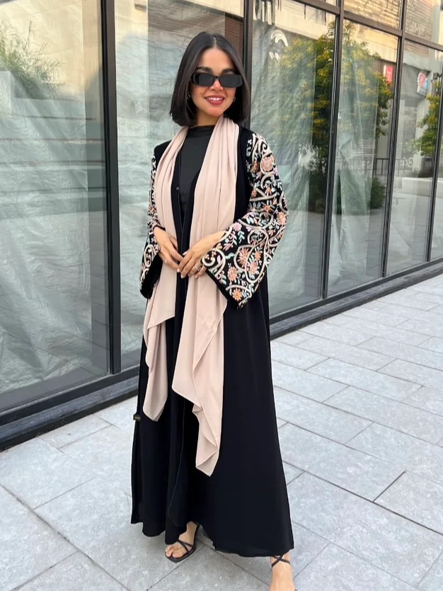 Lusin Abaya Black Cloché Abaya in Luxurious Fabric with Jacquard Back
