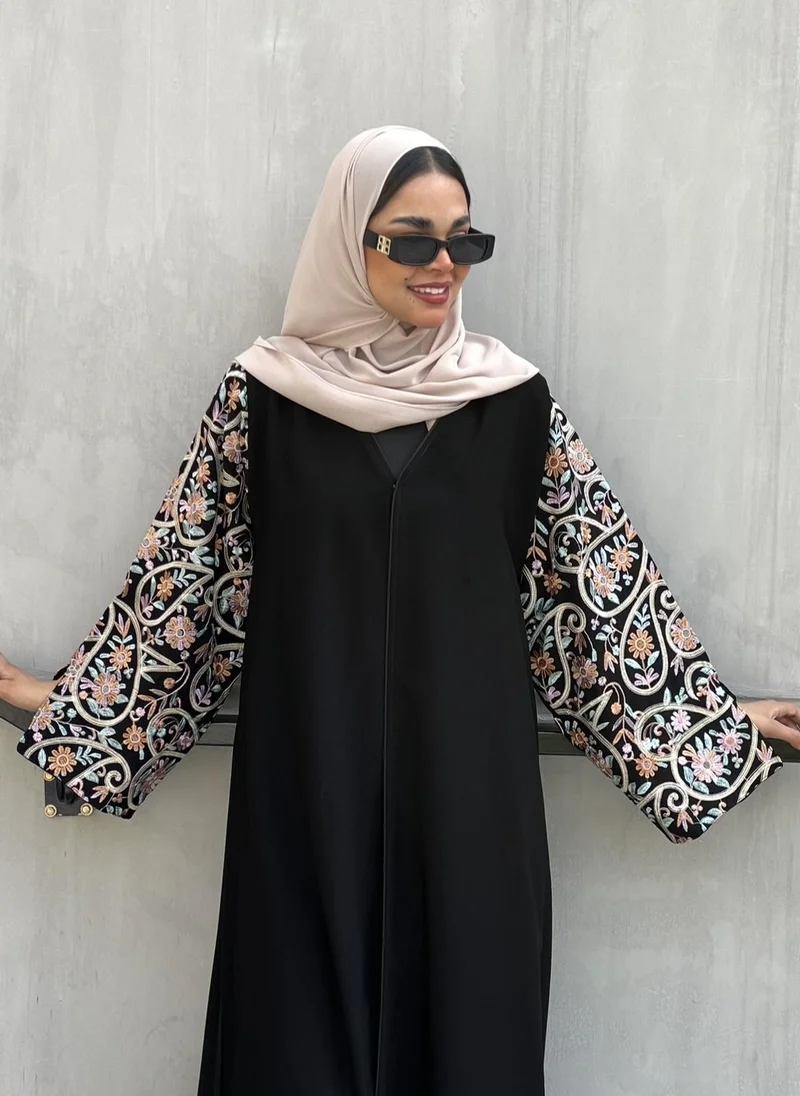 Lusin Abaya Black Cloché Abaya in Luxurious Fabric with Jacquard Back
