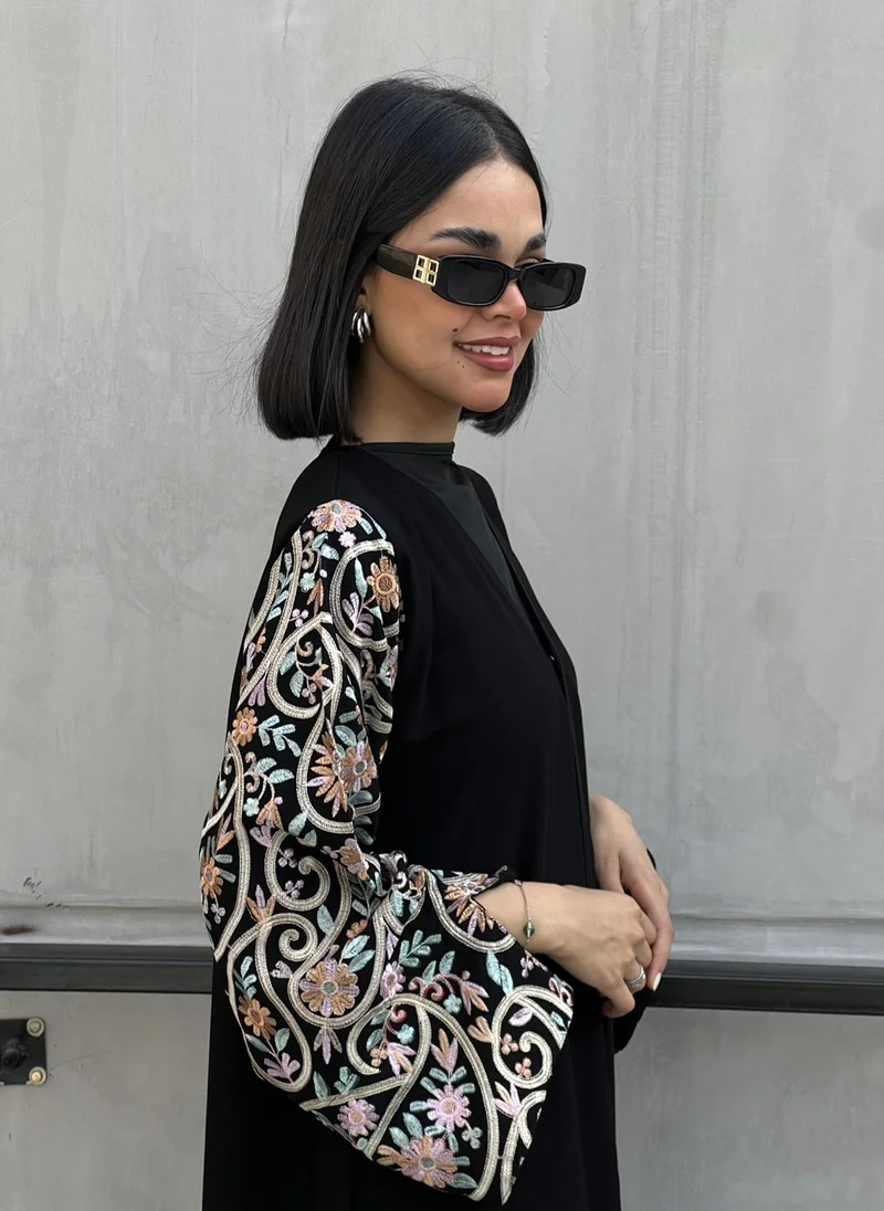 Lusin Abaya Black Cloché Abaya in Luxurious Fabric with Jacquard Back