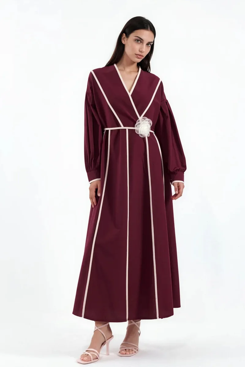 جينيفر Belted Striped Maxi Dress