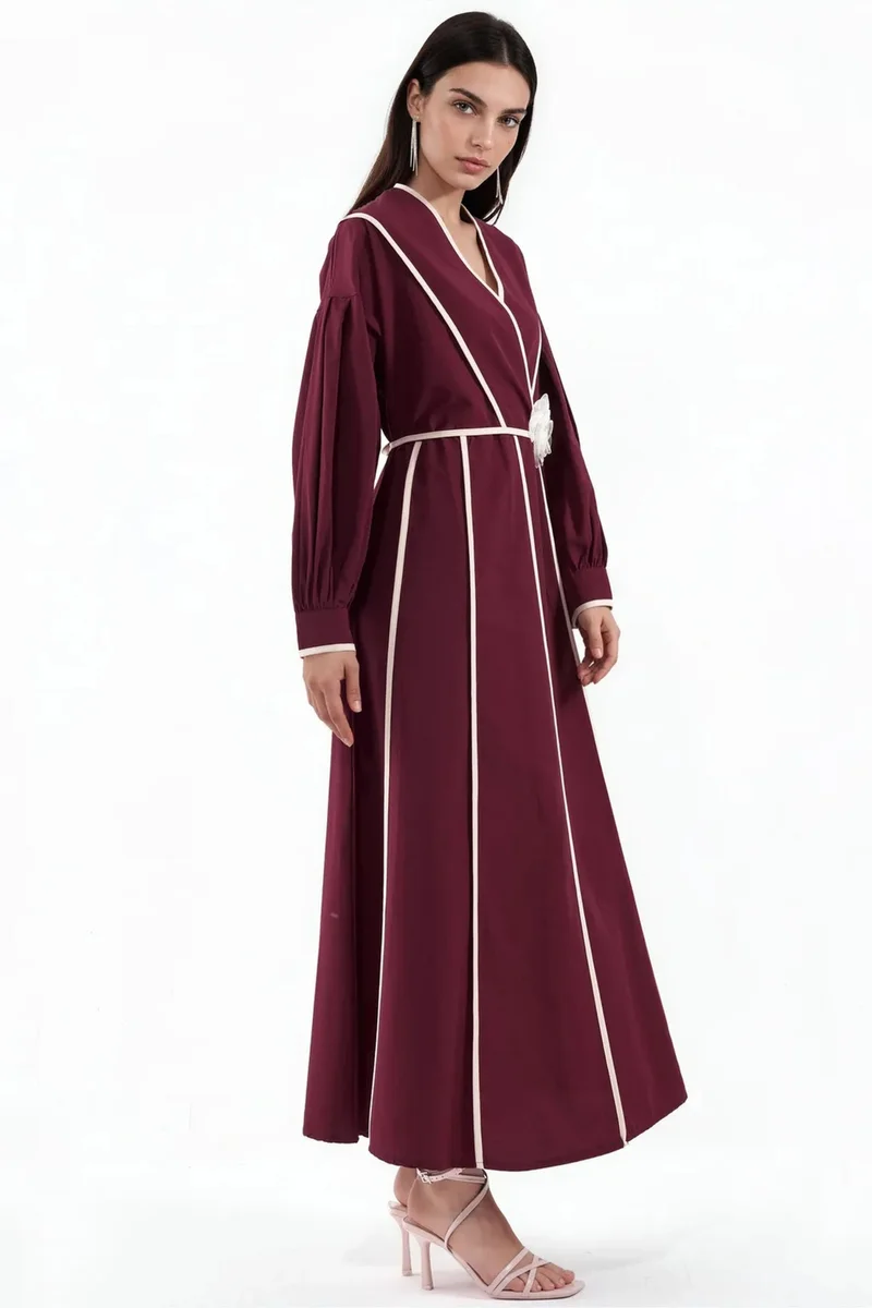 جينيفر Belted Striped Maxi Dress