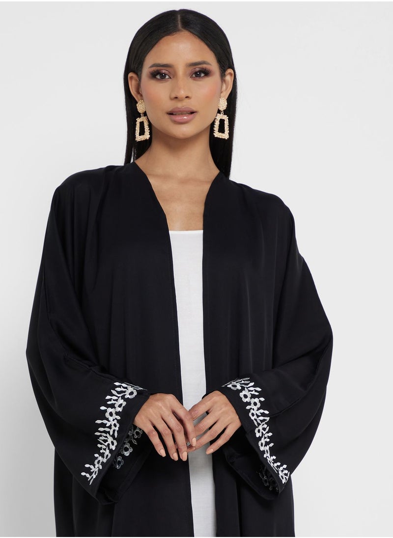 خزانة - عباية مزينة بالشيلة - Image 1