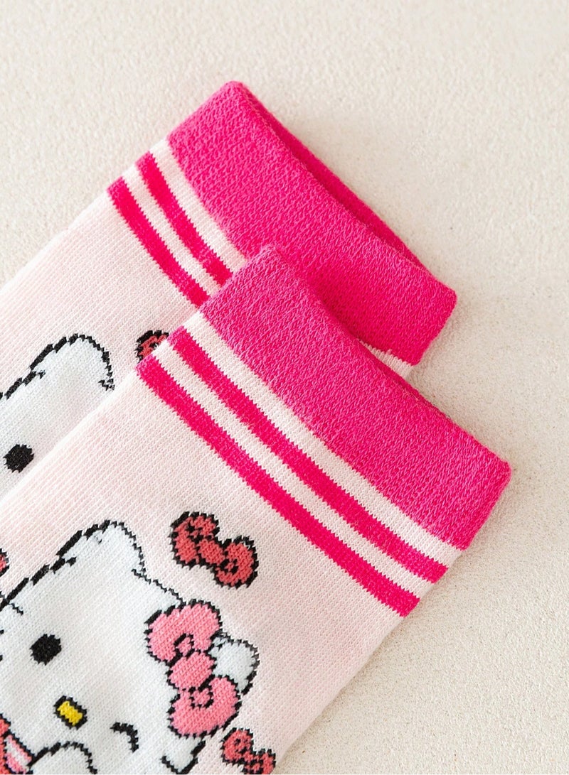 هالو كيتي جوارب اطفال بتصميم هيلو كيتي مصنوعة من خامة ناعمة وقابلة للتهوية لراحة طويلة مجموعه من 5 ازواج  بتصاميم متعدده مناسبه  لعمر ( 5-8) سنوات - Image 3