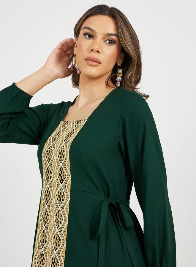 ستايلي جلابية - بياقة مربعة وتفاصيل دانتيل