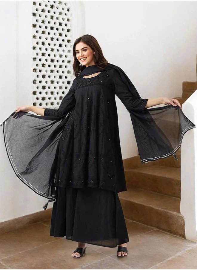 آي شين Embroidered Women Black Cotton Kurta Set with Embroidered pattern Tunic and Palazzo features a Round neckline and Three-Fourth Sleeve secured with Elastic closure and styled in Straight Fit ideal for Festive moments — crafted to elevate your special moments.