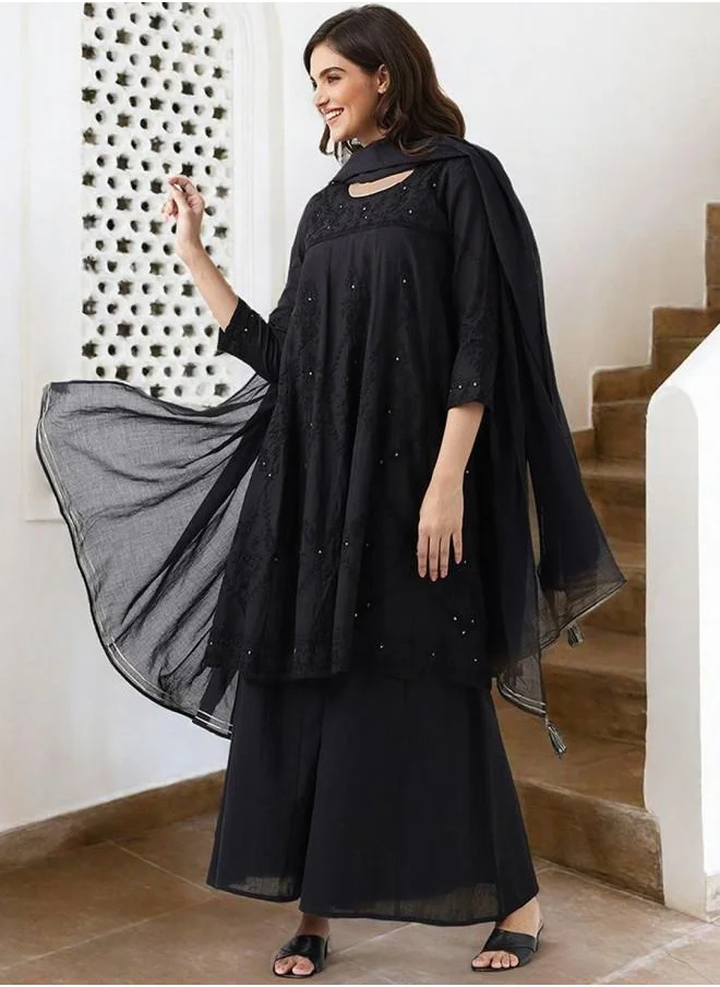 آي شين Embroidered Women Black Cotton Kurta Set with Embroidered pattern Tunic and Palazzo features a Round neckline and Three-Fourth Sleeve secured with Elastic closure and styled in Straight Fit ideal for Festive moments — crafted to elevate your special moments.