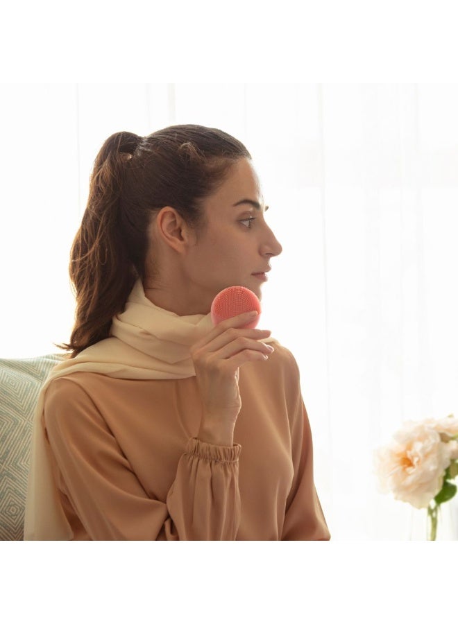 Foreo LUNA 4 go Facial Cleansing Device Peach 1unit - Image 4