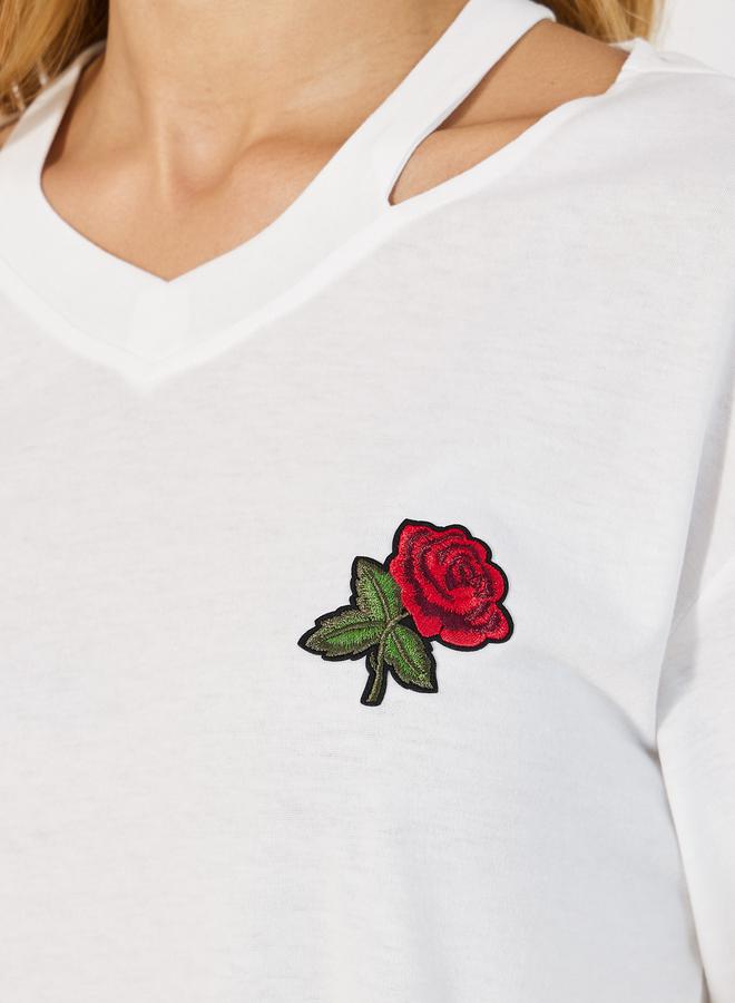Styli Embroidered Short Sleeve Oversized V Neck  T-shirt  - Image 3