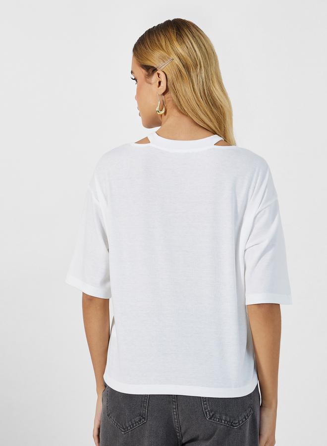 Styli Embroidered Short Sleeve Oversized V Neck  T-shirt  - Image 4