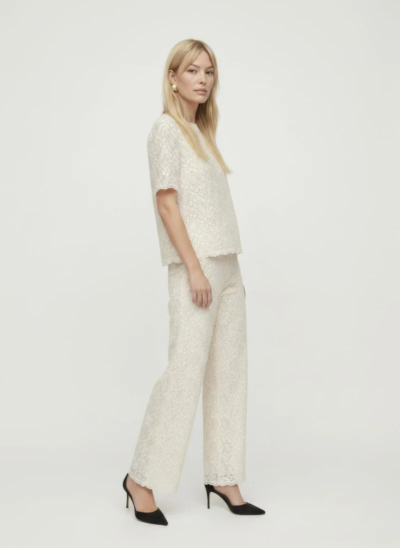 ليلي وليونيل Calippo Lace Short Sleeve Top in White