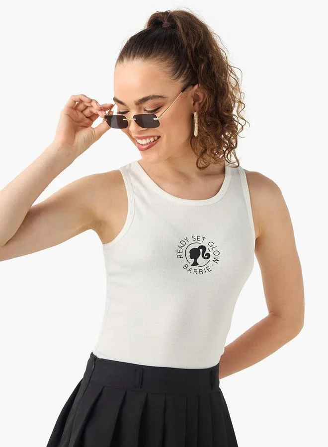 اس بي كاركترز بلوزة بدون أكمام بطبعة باربي وياقة دائرية